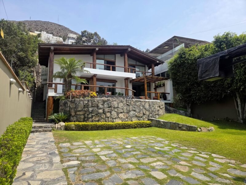 Venta de hermosa Casa en La Planicie, La Molina