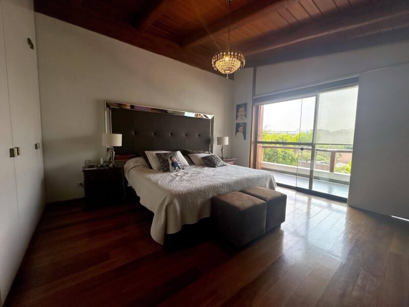 Venta de hermosa Casa en La Planicie, La Molina