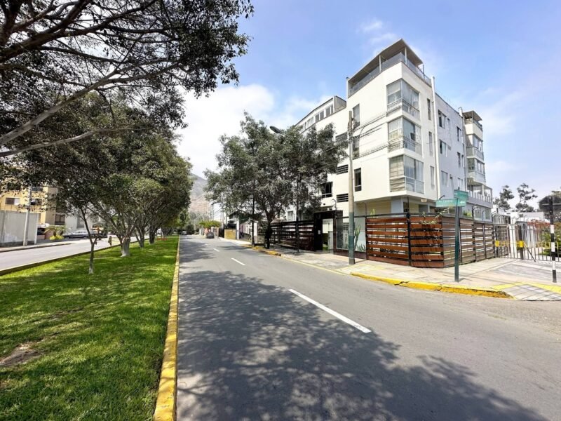 DÚPLEX EN VENTA EN MONTERRICO SURCO